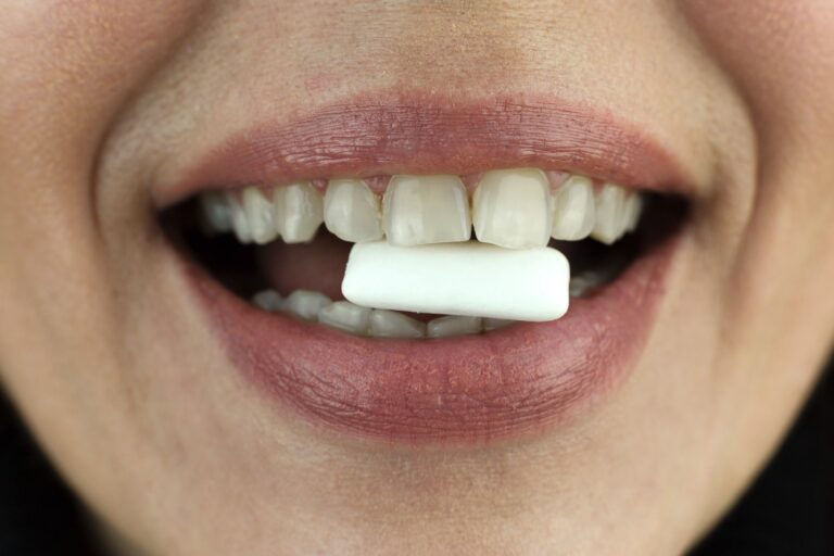 ZGK apeluje —&nbsp;gumy do&nbsp;żucia wyrzucajmy do&nbsp;śmieci