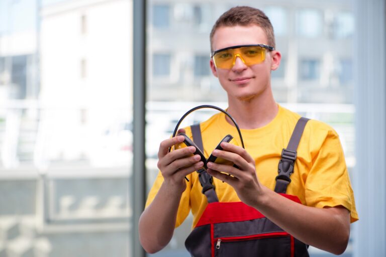 Środki ochrony indywidualnej – co&nbsp;warto o&nbsp;nich wiedzieć?